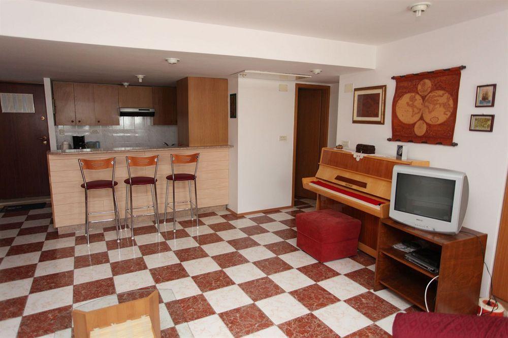 Split Apartments Peric Екстер'єр фото